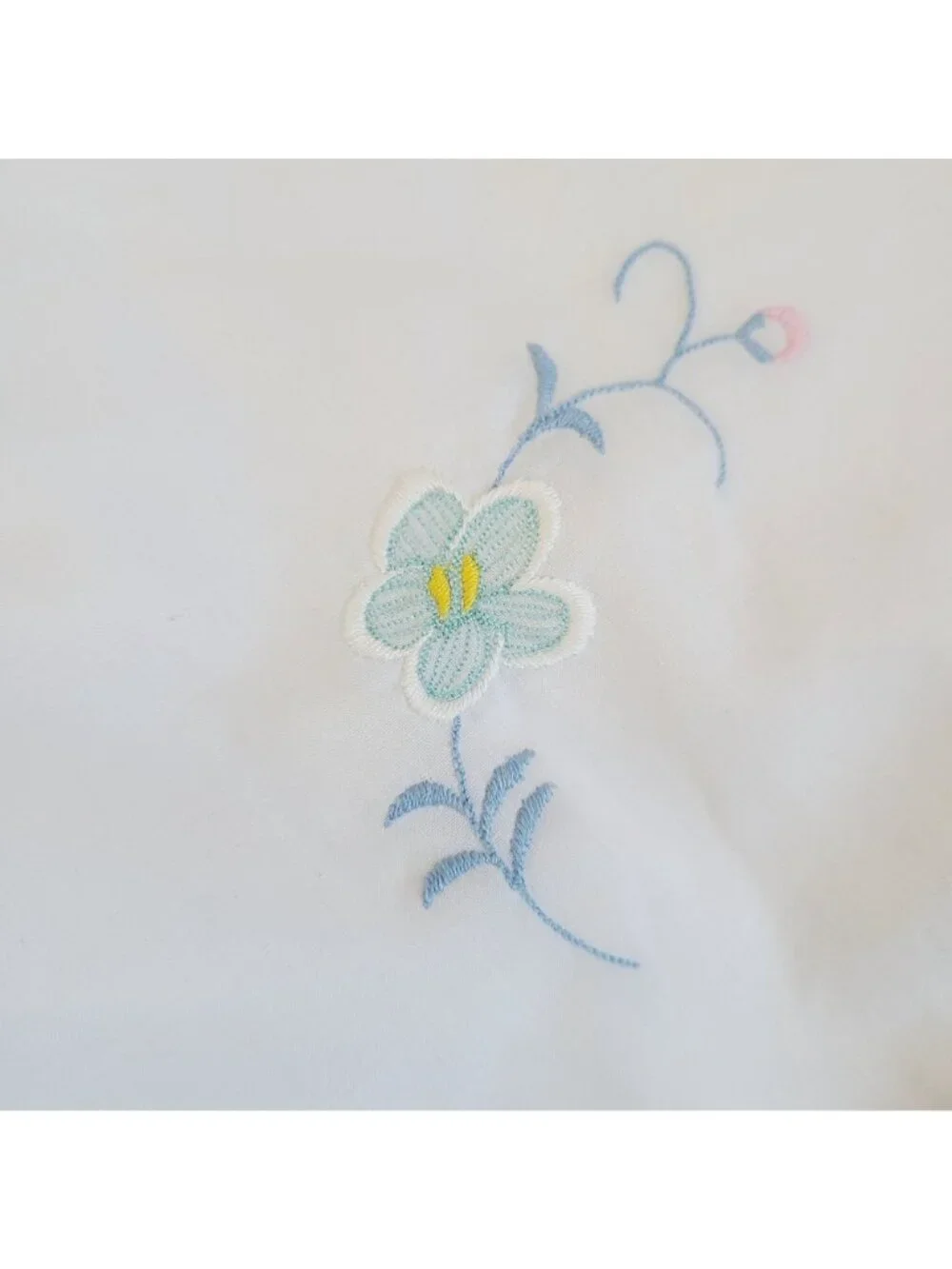 Vintage Linen Tablecloth Peacock Set With Embroidered Daisies Perma Press *READ*